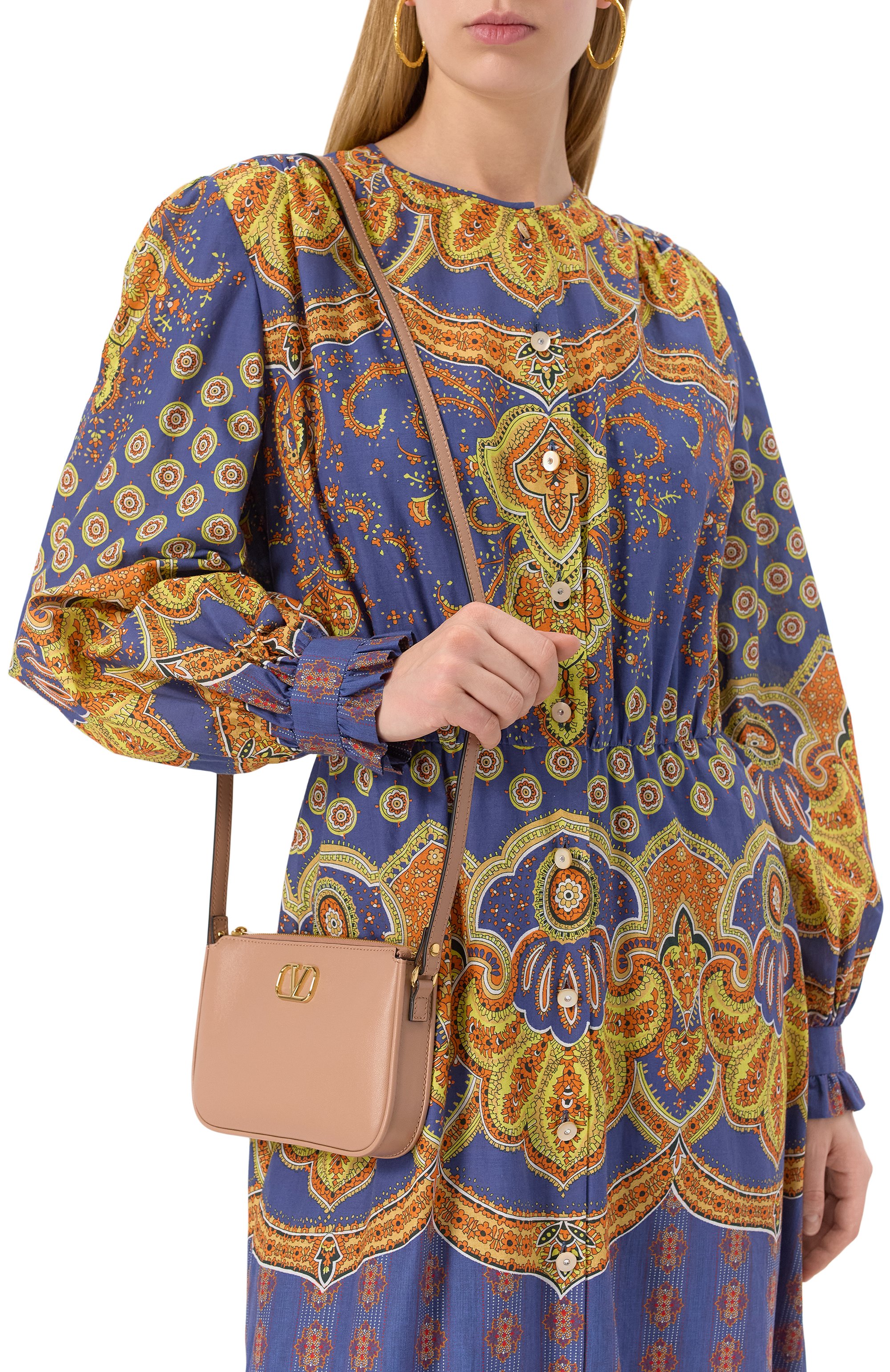 Сумка vlogo mini VALENTINO бежевого цвета по цене 140500 руб., арт. 6W2P0AA9/MIM, фото 2 Сумка vlogo mini VALENTINO, арт. 6W2P0AA9/MIM, фото 2