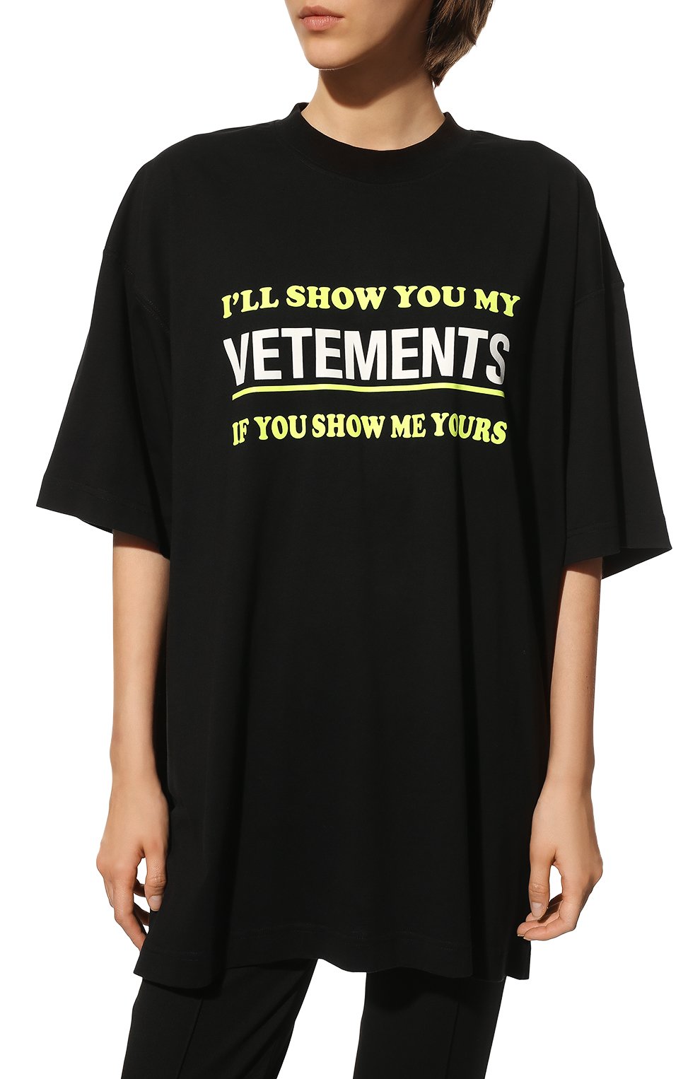 Хлопковая футболка VETEMENTS черного цвета по цене 43750 руб., арт. UA53TR230B 1610/W, фото 3 Хлопковая футболка VETEMENTS, арт. UA53TR230B 1610/W, фото 3