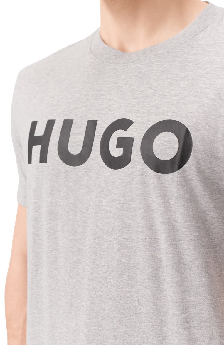 Мужская хлопковая футболка HUGO серого цвета, арт. 50467556 | Фото 5 (Длина (для топов): Стандартные; Материал внешний: Хлопок; Рукава: Короткие; Принт: С принтом; Стили: Кэжуэл; Кросс-КТ: Джерси; Мужское Кросс-КТ: Футболка-одежда)