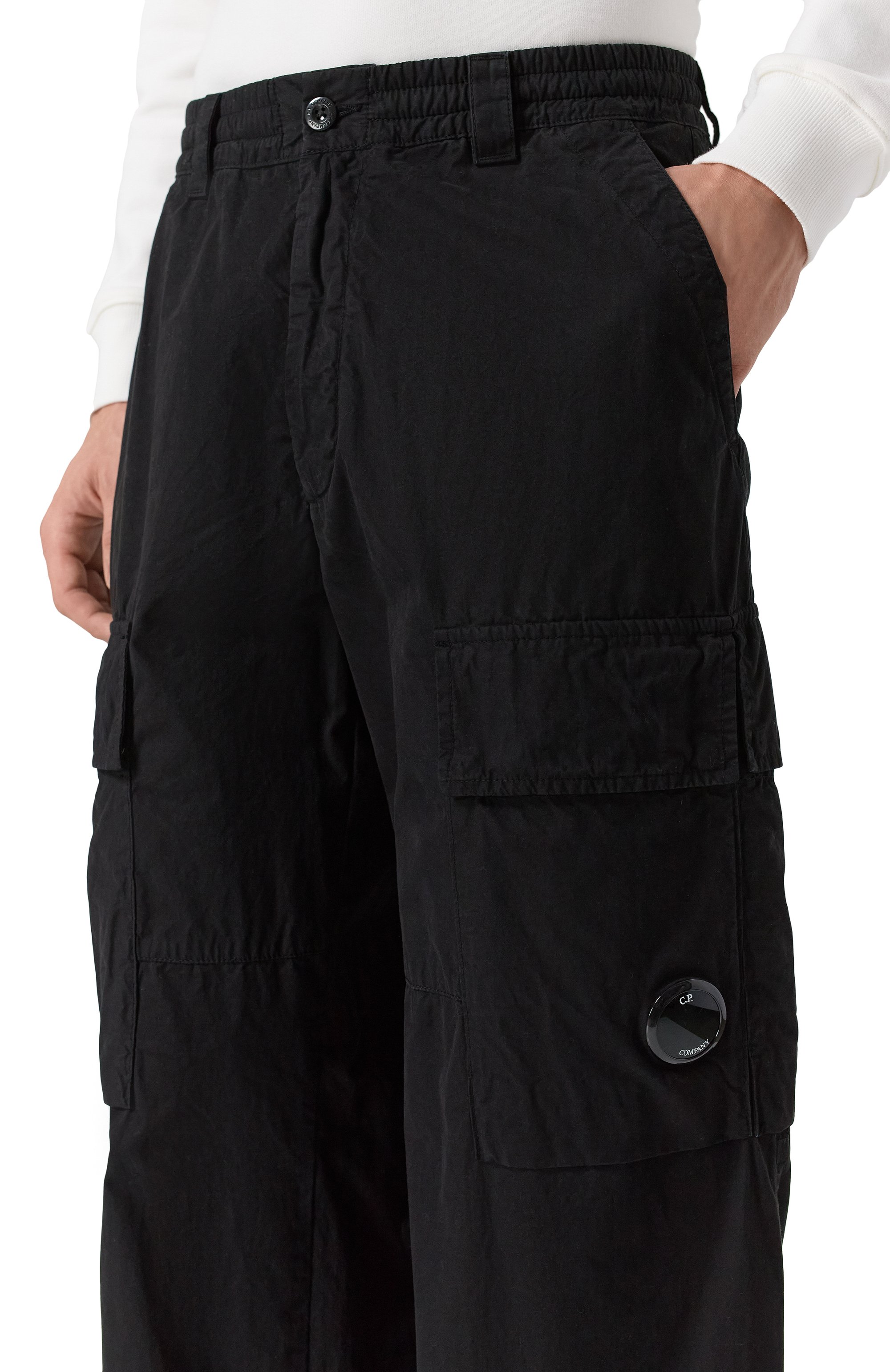 Хлопковые брюки-карго C.P. COMPANY черного цвета по цене 42450 руб., арт. 19CMPA066A110324G, фото 5 Хлопковые брюки-карго C.P. COMPANY, арт. 19CMPA066A110324G, фото 5