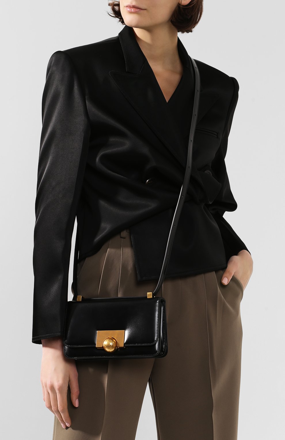 Сумка bv classic BOTTEGA VENETA черного цвета по цене 158000 руб., арт. 587222/VCPI1, фото 2 Сумка bv classic BOTTEGA VENETA, арт. 587222/VCPI1, фото 2