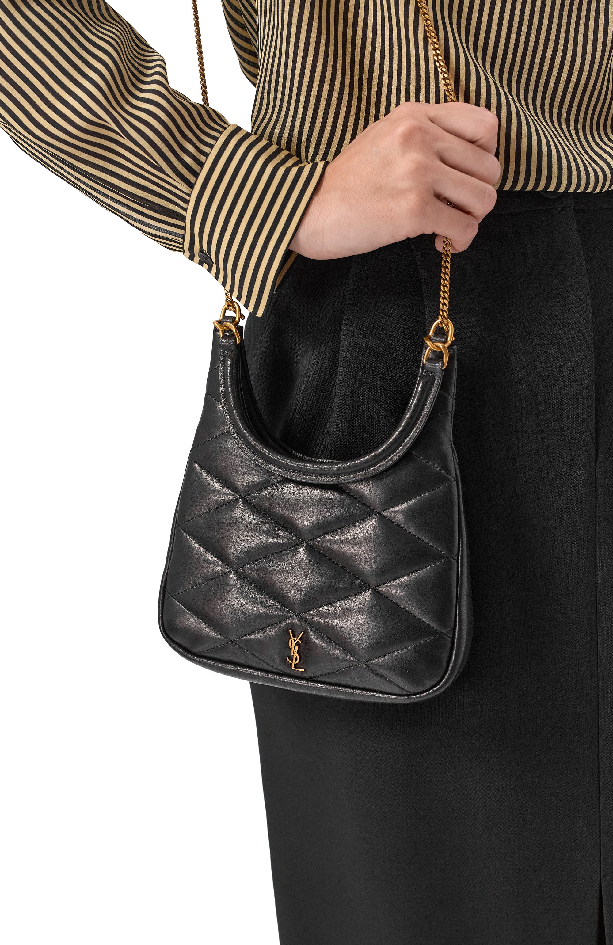 Сумка sade SAINT LAURENT черного цвета по цене 246500 руб., арт. 793608/1EL07, фото 2 Сумка sade SAINT LAURENT, арт. 793608/1EL07, фото 2