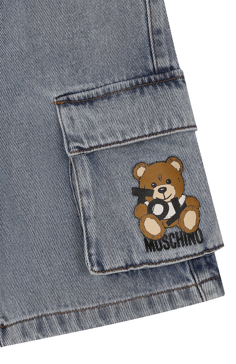 Детские джинсовые шорты-карго MOSCHINO тёмно-голубого цвета, арт. HUQ023/L0E08/4-8 | Фото 3 (Нос: Не проставлено; Материал внешний: Хлопок, Деним; Кросс-КТ: Деним; Тематический товар: Teddy Bear; Автоматизация состава: Проста�влено; Ростовка одежда: 4 года | 104 см, 6 лет | 116 см, 8 лет | 128 см, 5 лет | 110 см)