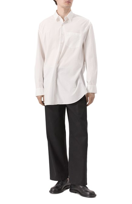 Мужская хлопковая сорочка ANN DEMEULEMEESTER белого цвета, арт. B0010321/FA555 | Фото 2 (Длина (для топов): Удлиненные; Рукава: Длинные; Драгоценные камни: Проставлено; Материал внешний: Хлопок; Материал сплава: Проставлено)