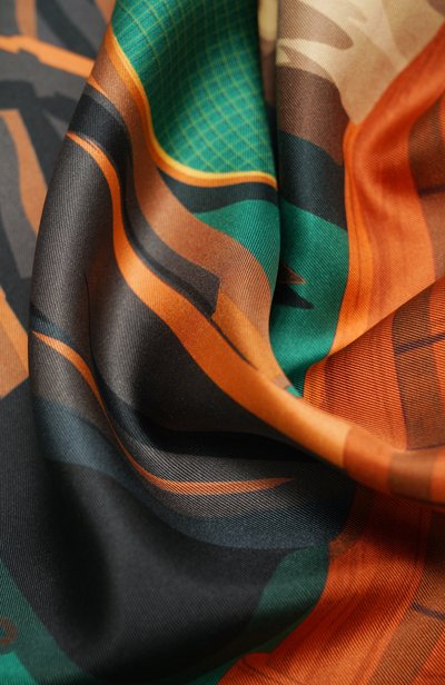 Шелковый платок BURBERRY зеленого цвета по цене 69300 руб., арт. 8132610, фото 3 Шелковый платок BURBERRY, арт. 8132610, фото 3
