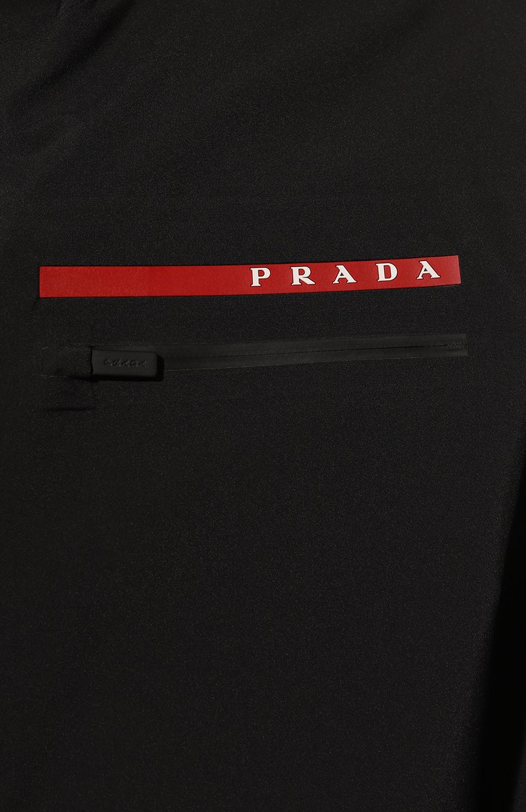 Мужская куртка PRADA черного цвета, арт. SGB261-1SX6-F0002-192 | Фото 5 (Материал внешний: Синтетический материал; Рукава: Длинные; Стили: Кэжуэл, Спорт-шик; Кросс-КТ: Куртка, Ветровка, Легкие; Длина (верхняя одежда): Короткие; Материал сплава: Проставлено; Драгоценные камни: Проставлено)