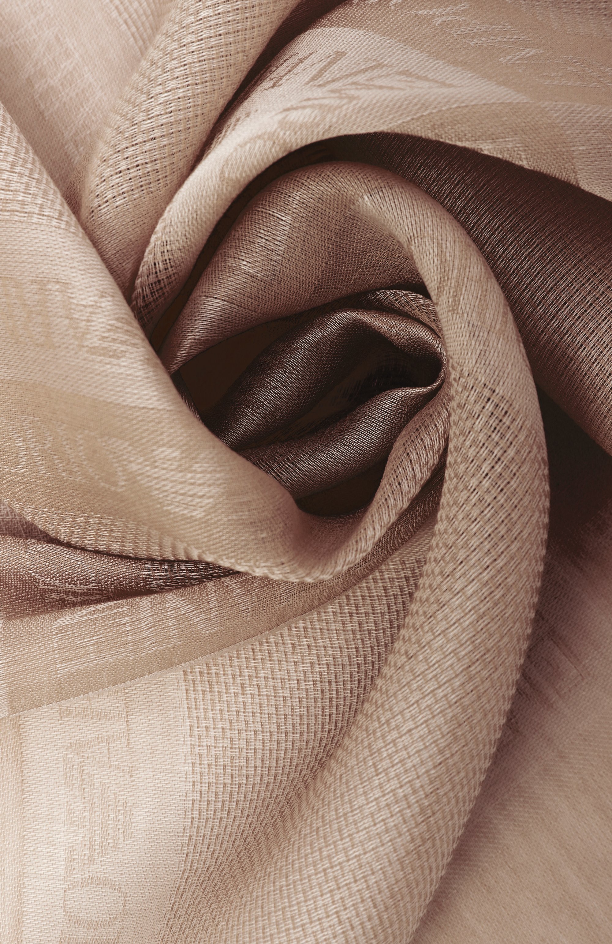 Шарф EMPORIO ARMANI светло-бежевого цвета по цене 14300 руб., арт. EW001858/AF15667, фото 3 Шарф EMPORIO ARMANI, арт. EW001858/AF15667, фото 3