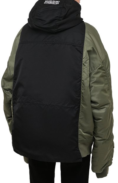 Куртка VETEMENTS хаки цвета по цене 143500 руб., арт. UE51JA300G 1338/W, фото 4 Куртка VETEMENTS, арт. UE51JA300G 1338/W, фото 4