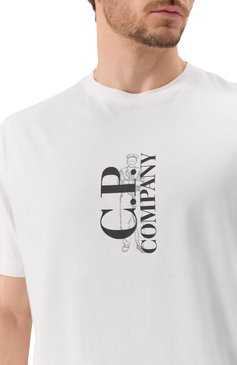 Мужская хлопковая футболка C.P. COMPANY белого цвета, арт. 18CMTS177A005100W | Фото 5 (Драгоценные камни: Проставлено; Материал внешний: Хлопок; Рукава: Короткие; Длина (для топов): Стандартные; Материал сплава: Проставлено; Принт: С принтом; Стили: Кэжуэл; Кросс-КТ: Джерси; Мужское Кросс-КТ: Футболка-одежда)