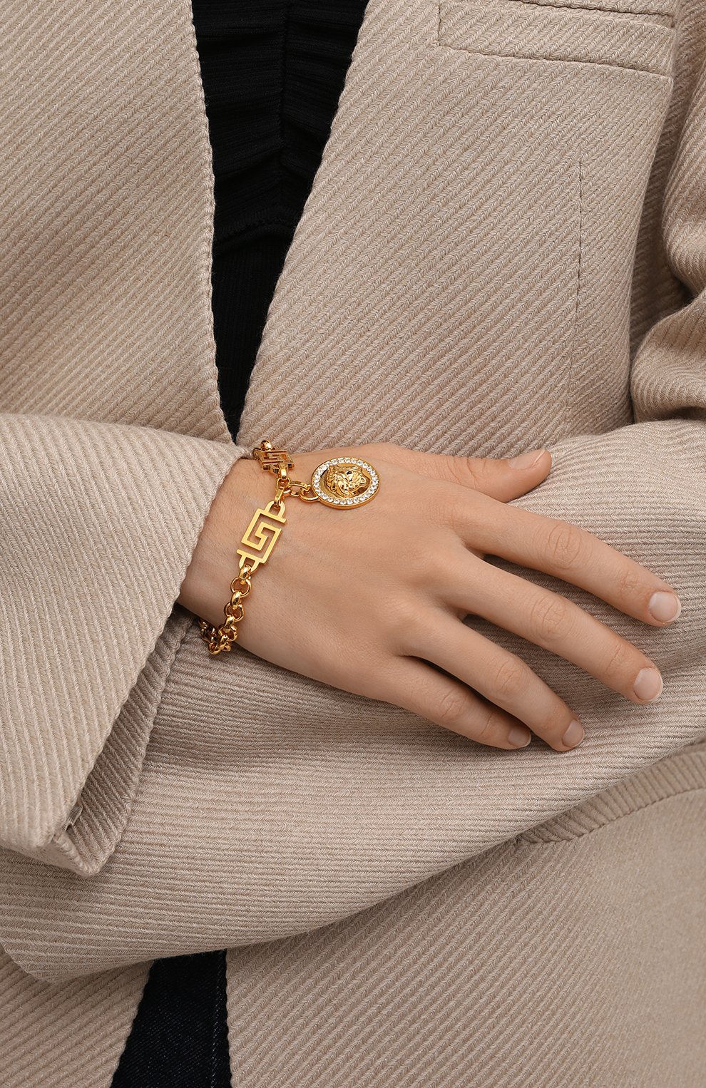 Браслет VERSACE золотого цвета по цене 59900 руб., арт. DG0E010/DJMX, фото 2 Браслет VERSACE, арт. DG0E010/DJMX, фото 2