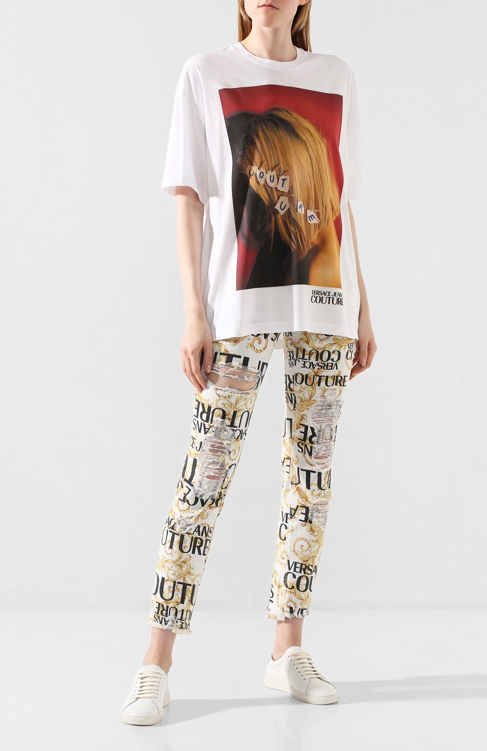 Хлопковая футболка VERSACE JEANS COUTURE белого цвета по цене 15500 руб., арт. B2HUA7VI-UDP630 9/30257, фото 2 Хлопковая футболка VERSACE JEANS COUTURE, арт. B2HUA7VI-UDP630 9/30257, фото 2