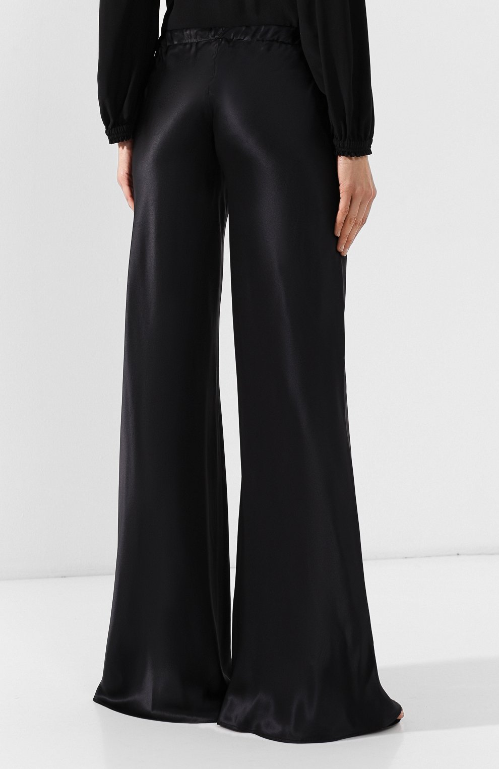 Шелковые брюки ROBERTO CAVALLI черного цвета по цене 64500 руб., арт. IQT220/SE001, фото 4 Шелковые брюки ROBERTO CAVALLI, арт. IQT220/SE001, фото 4