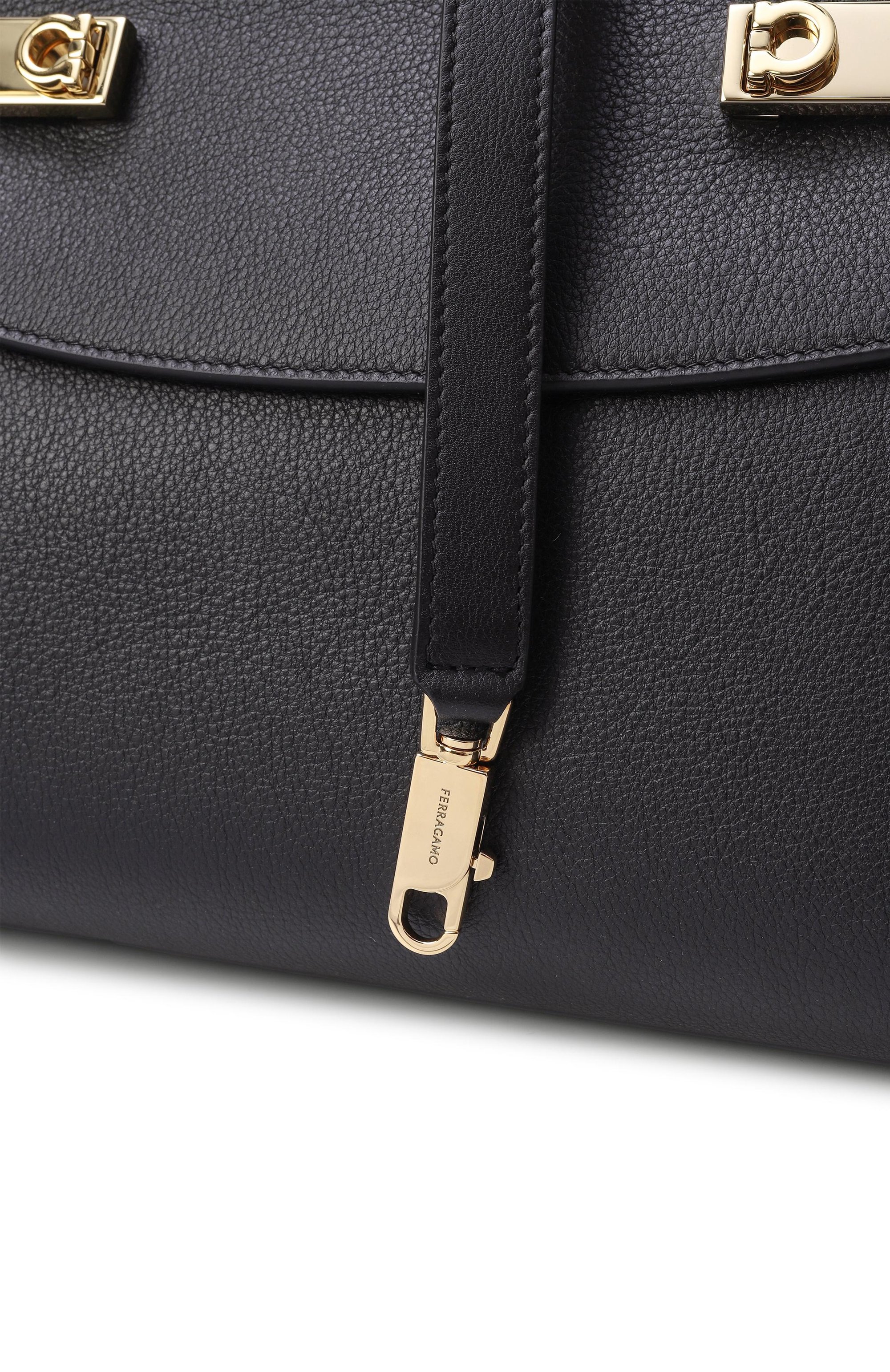 Сумка hug soft large FERRAGAMO черного цвета по цене 343000 руб., арт. 215890/766675, фото 3 Сумка hug soft large FERRAGAMO, арт. 215890/766675, фото 3