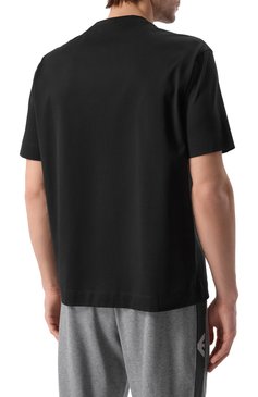Мужская хлопковая футболка EMPORIO ARMANI черного цвета, арт. EM000943/AF10762 | Фото 4 (Материал внешний: Хлопок; Материал сплава: Проставлено; Драгоценные камни: Проставлено; Рукава: Короткие; Длина (для топов): Стандартные; Стили: Кэжуэл; Принт: Без принта; Кросс-КТ: Джерси; Мужское Кросс-КТ: Футболка-одежда)