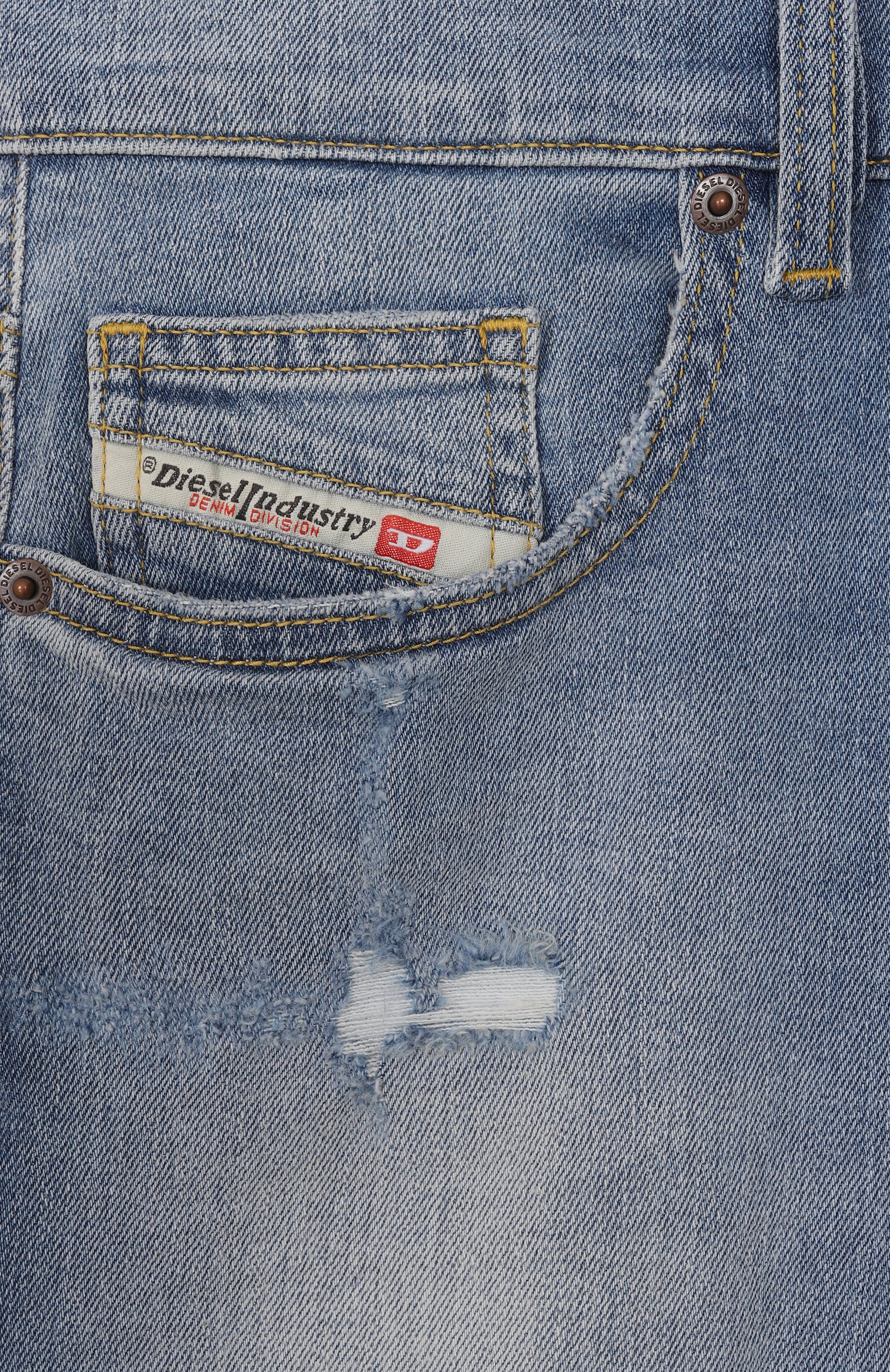 Джинсы DIESEL голубого цвета по цене 13950 руб., арт. J00809/KXBNY, фото 3 Джинсы DIESEL, арт. J00809/KXBNY, фото 3