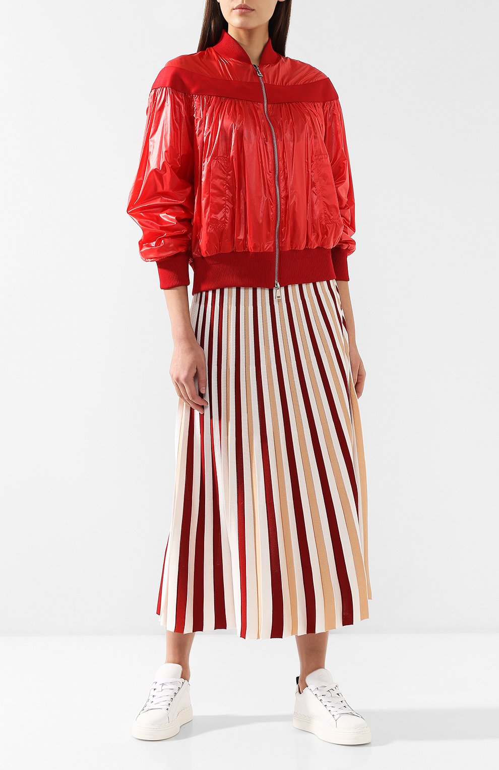 Бомбер 2 moncler 1952 MONCLER GENIUS красного цвета по цене 69600 руб., арт. E1-093-45122-00-539JX, фото 2 Бомбер 2 moncler 1952 MONCLER GENIUS, арт. E1-093-45122-00-539JX, фото 2