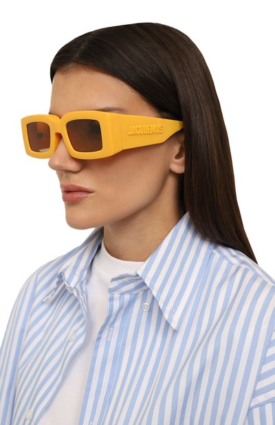 Солнцезащитные очки JACQUEMUS желтого цвета по цене 43250 руб., арт. LES LUNETTES TUPI MULTI YELL0W, фото 2 Солнцезащитные очки JACQUEMUS, арт. LES LUNETTES TUPI MULTI YELL0W, фото 2