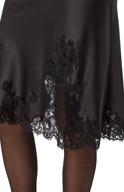 Атласная юбка DOLCE & GABBANA черного цвета по цене 267500 руб., арт. F4DLYT/FURAG, фото 5 Атласная юбка DOLCE & GABBANA, арт. F4DLYT/FURAG, фото 5