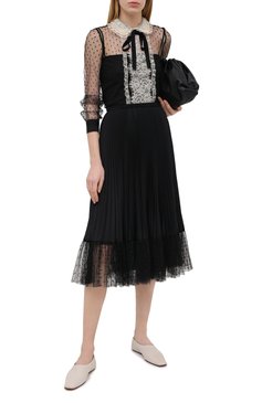 Женская плиссированная юбка REDVALENTINO черного цвета, арт. VR3RAD30/4S9 | Фото 2 (Стили: Гламурный; Женское Кросс-КТ: юбка-плиссе, Юбка-одежда; Материал внешний: Синтетический материал; Региональные ограничения белый список (Axapta Mercury): RU; Материал сплава: Проставлено; Длина Ж (юбки, платья, шорты): Миди; Драгоценные камни: Проставлено)