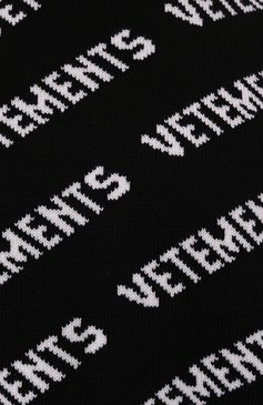 Мужские шерстяной свитер VETEMENTS черного цвета, арт. UA65KN220B/2901 KNIT | Фото 8 (Материал внешний: Шерсть; Стили: Кэжуэл; Женское Кросс-КТ: Свитер-одежда; Региональные ограничения белый список (Axapta Mercury): Не проставлено; Нос: Не проставлено; Принт: С принтом; Мужское Кросс-КТ: Свитер-одежда)