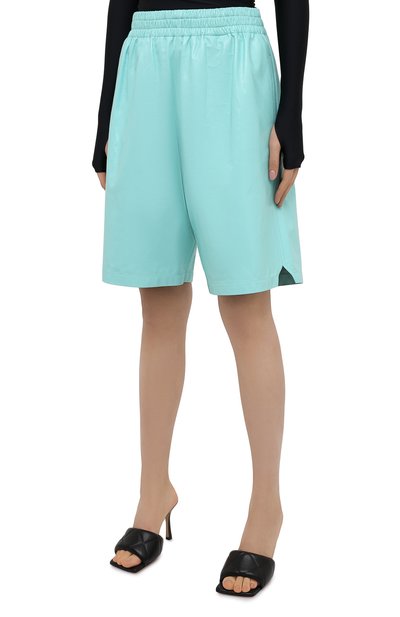 Кожаные шорты BOTTEGA VENETA голубого цвета по цене 227500 руб., арт. 633445/VKLC0, фото 3 Кожаные шорты BOTTEGA VENETA, арт. 633445/VKLC0, фото 3