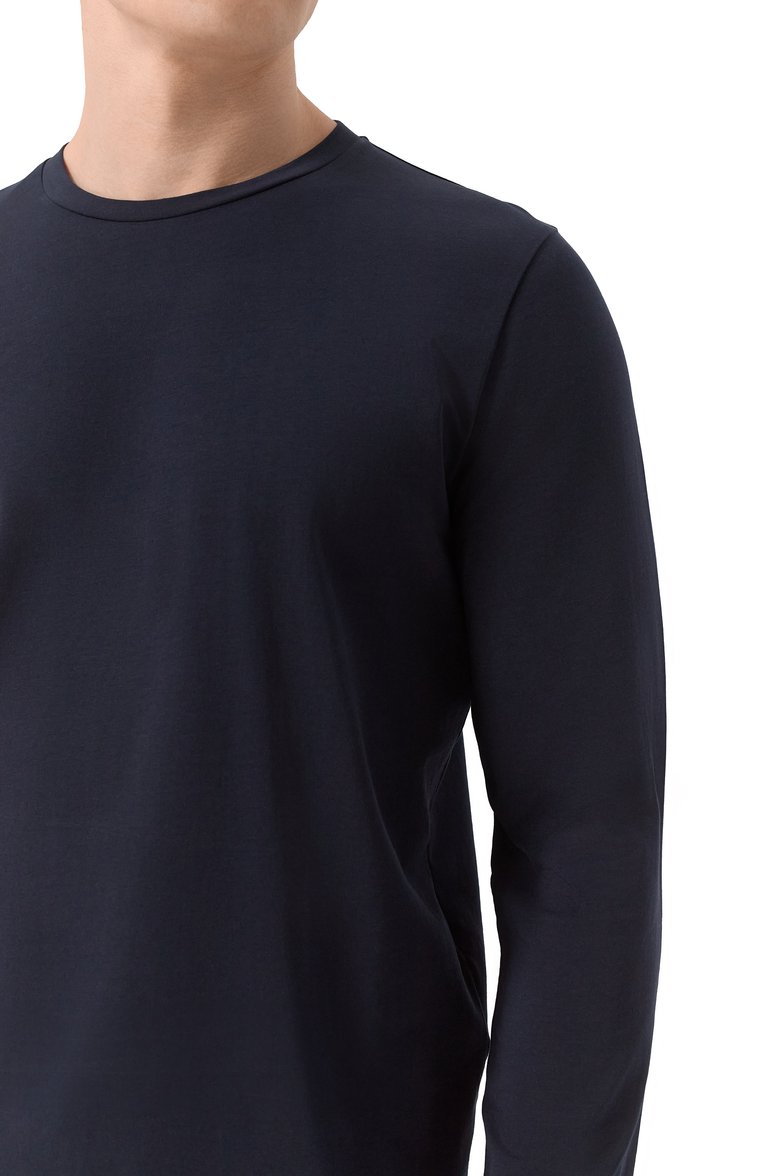 Мужская хлопковый лонгслив CORNELIANI темно-синего цвета, арт. 25G591-2525028 | Фото 5 (Длина (для топов): Стандартные; Материал внешний: Хлопок; Рукава: Длинные; Стили: Кэжуэл; Принт: Без принта; Мужское Кросс-КТ: Футболка-одежда)