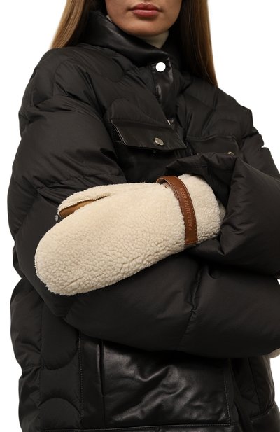 Варежки PARAJUMPERS кремового цвета по цене 23200 руб., арт. PAACGL55, фото 2 Варежки PARAJUMPERS, арт. PAACGL55, фото 2