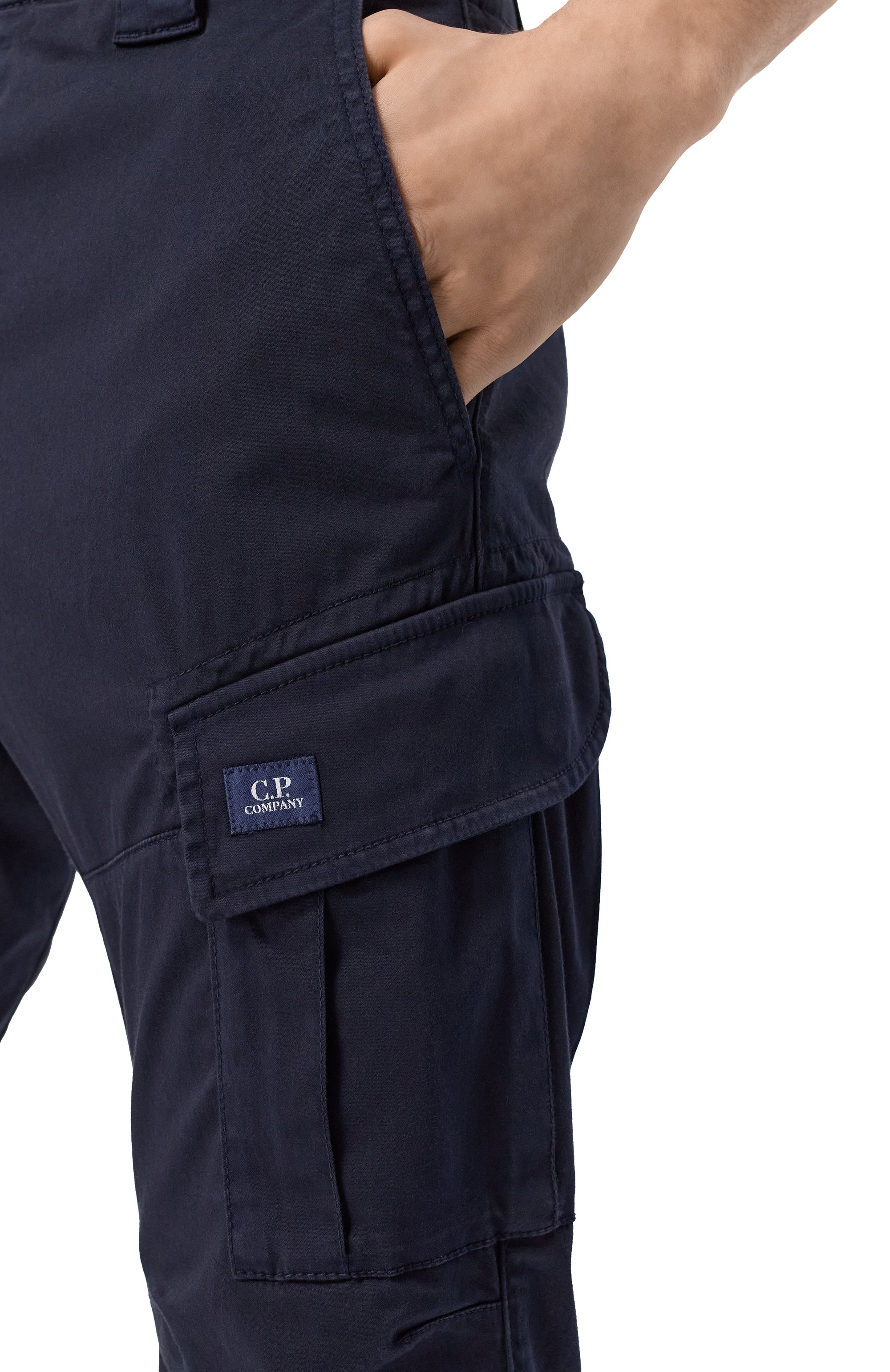 Хлопковые брюки-карго C.P. COMPANY темно-синего цвета по цене 25350 руб., арт. 18CMPA117A005694G, фото 5 Хлопковые брюки-карго C.P. COMPANY, арт. 18CMPA117A005694G, фото 5