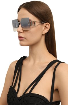 Женские солнцезащитные очки DIOR EYEWEAR синего цвета, арт. 30M0NTAIGNE S7U F0A6 | Фото 2 (Региональные ограничения белый список (Axapta Mercury): Не проставлено; Нос: Не проставлено; Тип очков: С/з; Материал: Металл; Оптика Гендер: оптика-женское; Очки форма: Oversized)