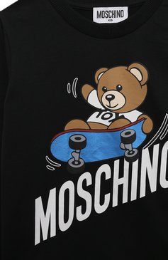 Детская хлопковый лонгслив MOSCHINO черного цвета, арт. HU000S/LAA20/4A-8A | Фото 3 (Рукава: Длинные; Мальчики Кросс-КТ: Лонгслив-одежда; Материал сплава: Проставлено; Материал внешний: Хлопок; Драгоценные камни: Проставлено)