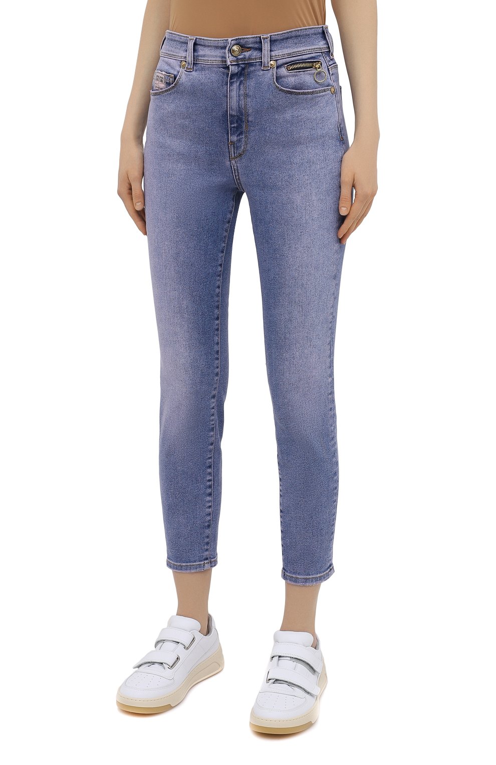 Джинсы VERSACE JEANS COUTURE голубого цвета по цене 35300 руб., арт. A1HWA0X0-WDP509/AR97Y, фото 3 Джинсы VERSACE JEANS COUTURE, арт. A1HWA0X0-WDP509/AR97Y, фото 3
