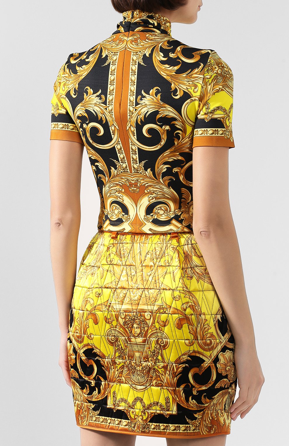 Топ с принтом VERSACE золотого цвета по цене 75700 руб., арт. A84685/A231841, фото 4 Топ с принтом VERSACE, арт. A84685/A231841, фото 4