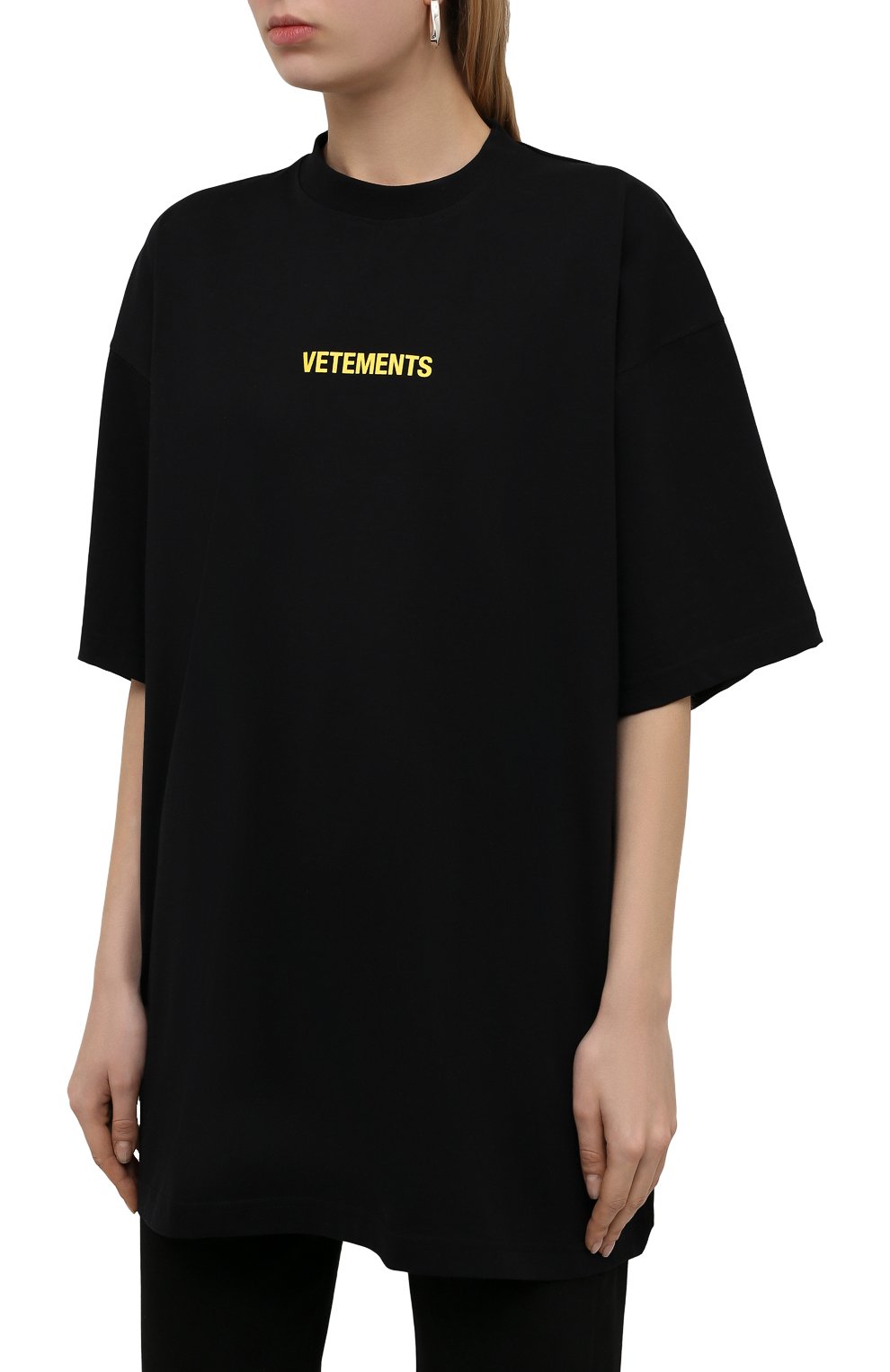Хлопковая футболка VETEMENTS черного цвета по цене 42550 руб., арт. UE52TR120X 1602/W, фото 3 Хлопковая футболка VETEMENTS, арт. UE52TR120X 1602/W, фото 3