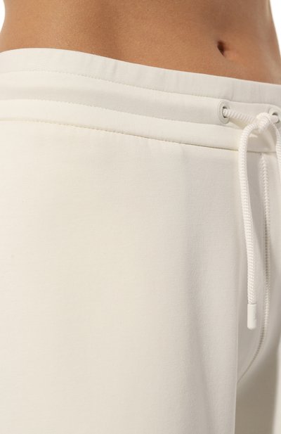 Хлопковые шорты EMPORIO ARMANI молочного цвета по цене 26050 руб., арт. 3R2P6C/1JHSZ, фото 5 Хлопковые шорты EMPORIO ARMANI, арт. 3R2P6C/1JHSZ, фото 5