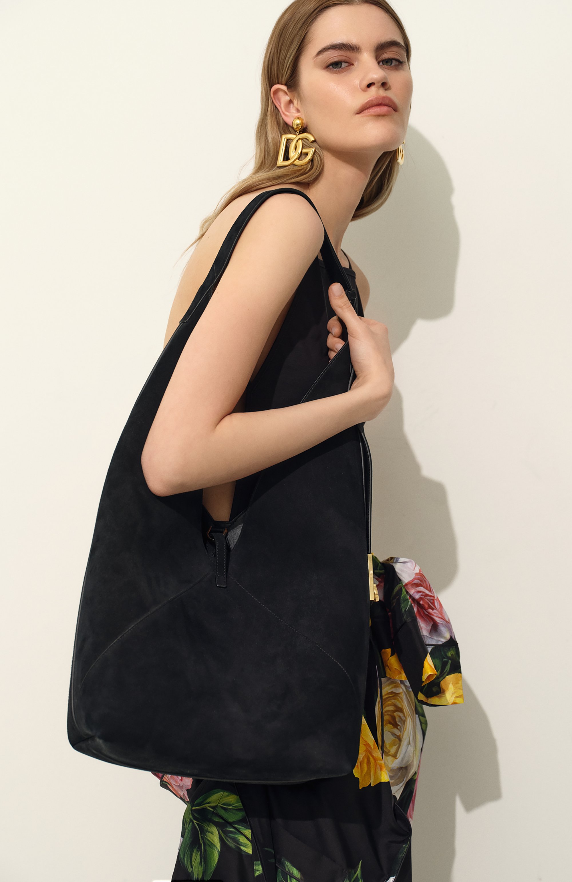 Клипсы DOLCE & GABBANA золотого цвета по цене 41300 руб., арт. WEN6P2 W1111, фото 4 Клипсы DOLCE & GABBANA, арт. WEN6P2 W1111, фото 4