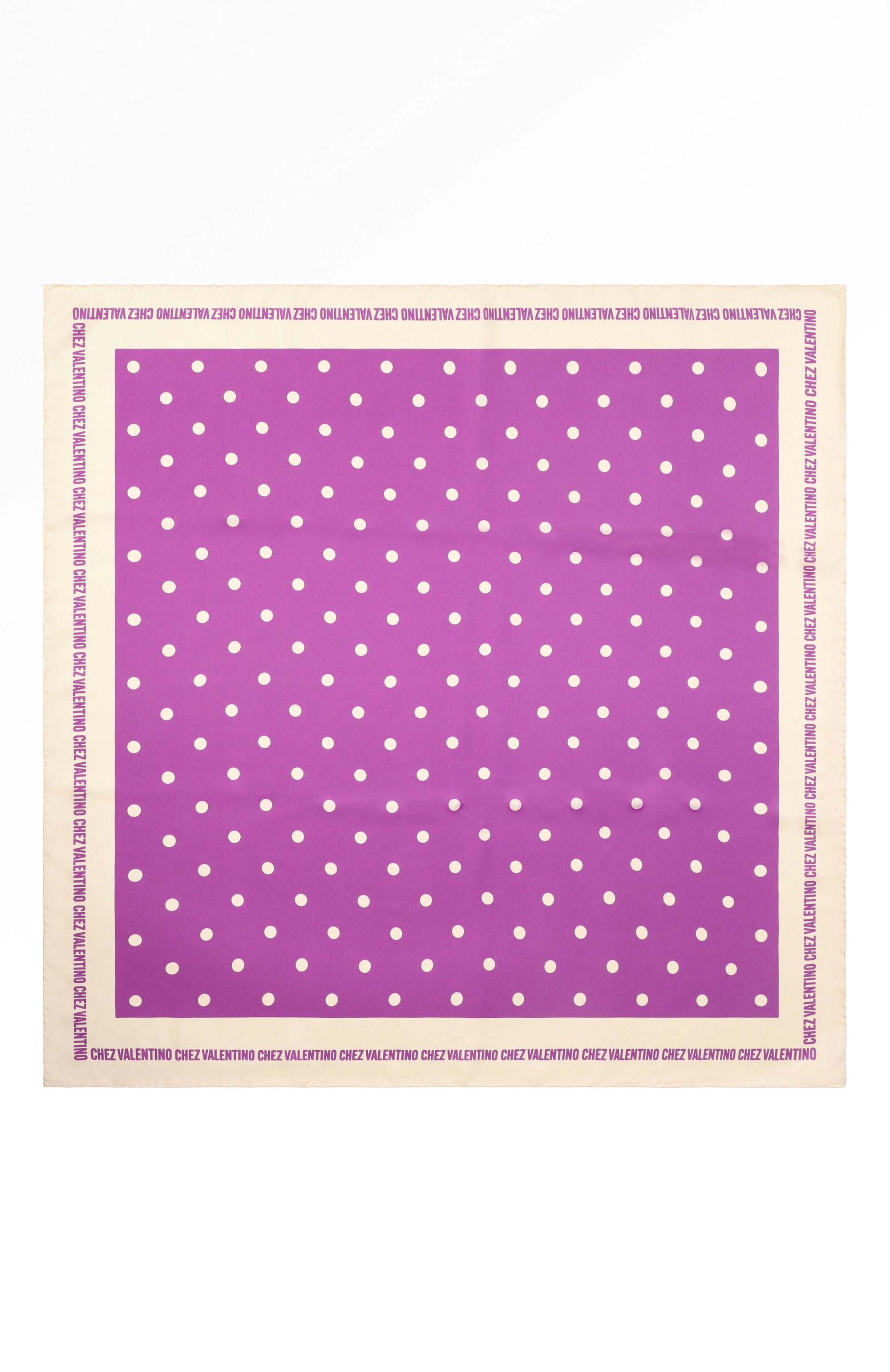 Шелковый платок VALENTINO фиолетового цвета по цене 55450 руб., арт. 7W2EI114/WFM, фото 4 Шелковый платок VALENTINO, арт. 7W2EI114/WFM, фото 4