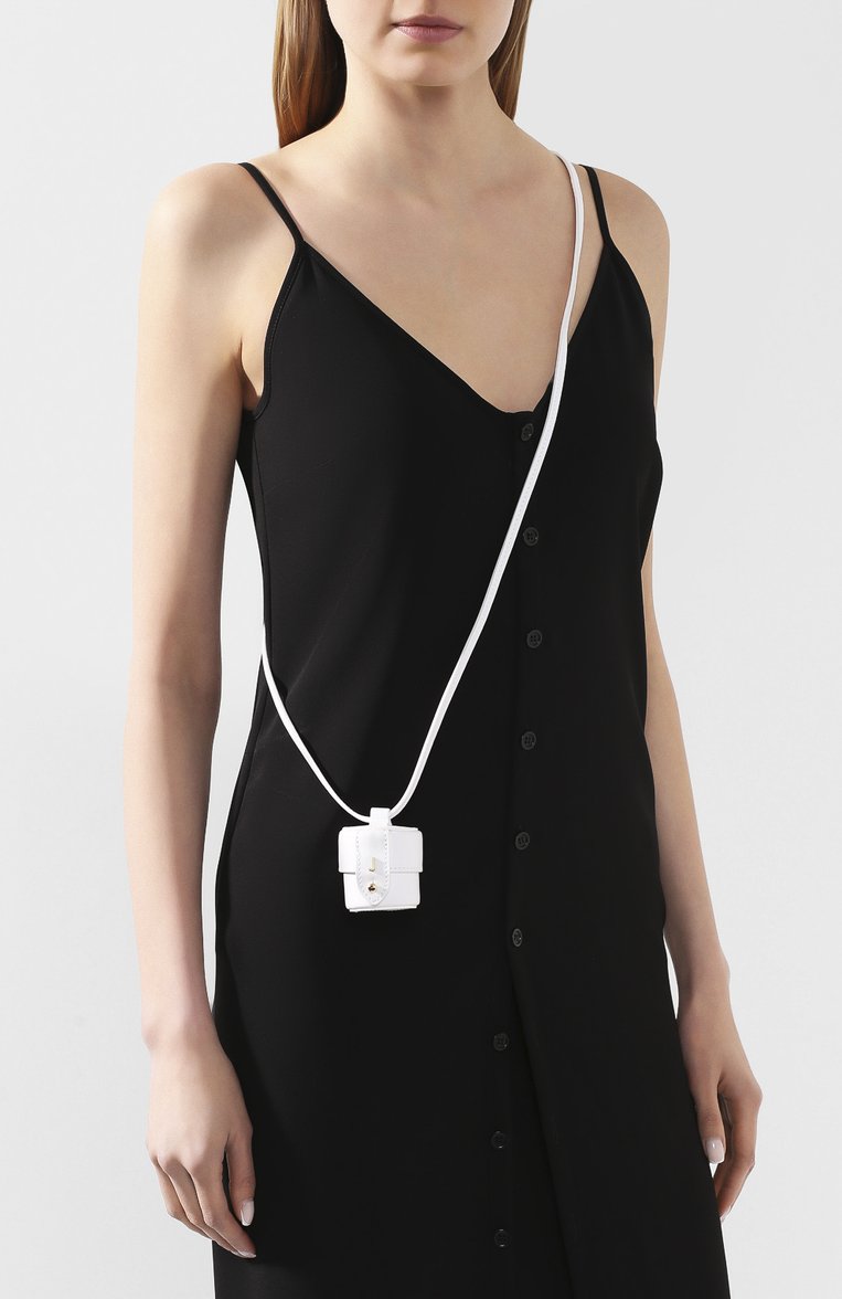 Женская сумка le micro vanity JACQUEMUS белого цвета, арт. 201AC15/58100 | Фото 2 (Ремень/цепочка: На ремешке; Размер: mini; Материал: Натуральная кожа; Сумки-технические: Сумки через плечо; Драгоценные камни: Проставлено; Материал сплава: Проставлено)