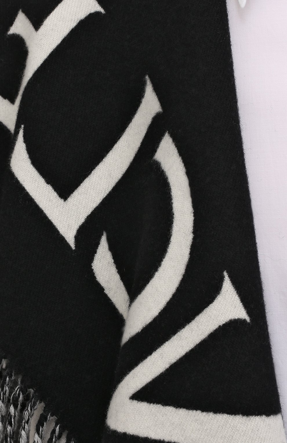 Шерстяная накидка MONCLER черно-белого цвета по цене 125500 руб., арт. G2-093-3G000-28-A0145, фото 5 Шерстяная накидка MONCLER, арт. G2-093-3G000-28-A0145, фото 5