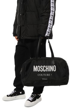 Мужская те�кстильная дорожная сумка MOSCHINO черного цвета, арт. A9002/8201 | Фото 2 (Материал сплава: Проставлено; Ремень/цепочка: На ремешке; Материал: Текстиль; Драгоценные камни: Проставлено; Размер: large)