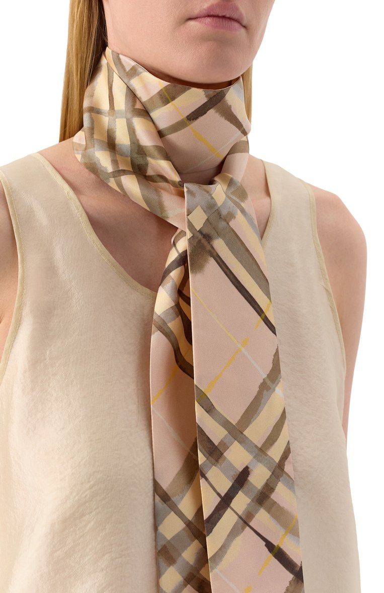 Женский шелковый шарф-твилли BURBERRY светло-розового цвета, арт. 8102101 | Фото 2 (Нос: Не проставлено; Материал: Текстиль, Шелк)