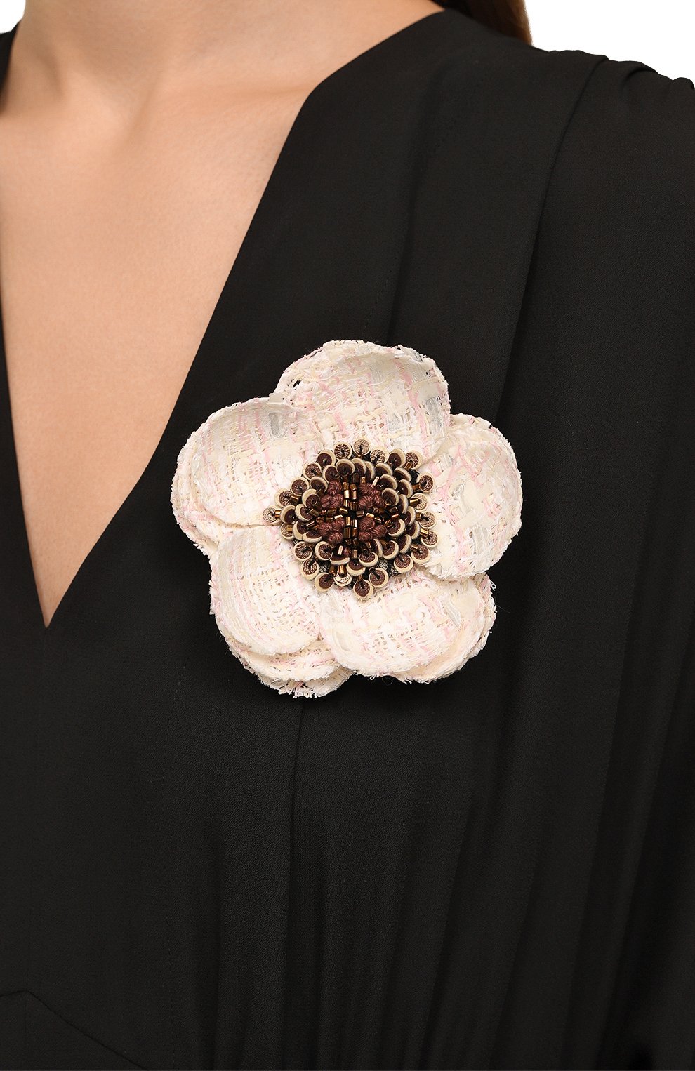 Брошь FLOWER ME кремового цвета по цене 15400 руб., арт. CHAMFLOWER-WL016010M, фото 2 Брошь FLOWER ME, арт. CHAMFLOWER-WL016010M, фото 2
