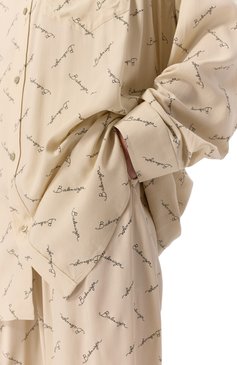 Женская рубашка из вискозы BALENCIAGA светло-бежевого цвета, арт. 773300/TRLB1 | Фото 5 (Рукава: Длинные; Материал внешний: Вискоза; Длина (для топов): Удлиненные; Кросс-КТ: костюм; Женское Кросс-КТ: Рубашка-одежда; Принт: С принтом; Стили: Кэжуэл)