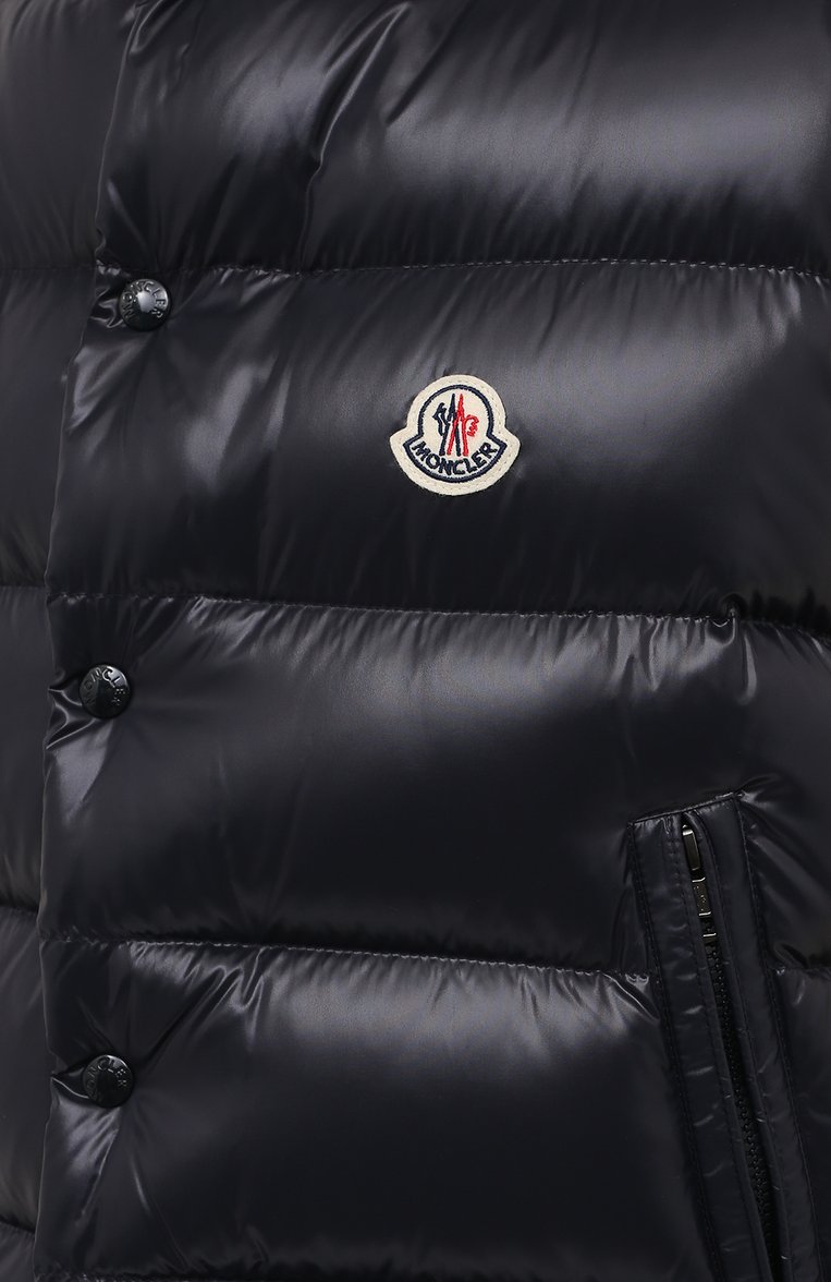 Мужской пуховый жилет tibb MONCLER темно-синего цвета, арт. G2-091-1A000-96-68950 | Фото 5 (Материал внешний: Синтетический материал; Материал подклада: Синтетический материал; Материал утеплителя: Пух и перо; Длина (верхняя одежда): Короткие; Кросс-�КТ: Куртка, Пуховик; Стили: Спорт-шик; Драгоценные камни: Проставлено; Материал сплава: Проставлено; Мужское Кросс-КТ: жилеты-объемные)