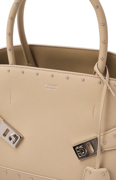 Сумка hug medium FERRAGAMO бежевого цвета по цене 415500 руб., арт. 21A262/786915, фото 3 Сумка hug medium FERRAGAMO, арт. 21A262/786915, фото 3