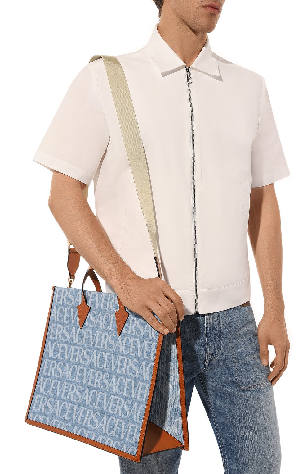 Сумка-тоут VERSACE голубого цвета по цене 216500 руб., арт. 1008913/1A07899, фото 2 Сумка-тоут VERSACE, арт. 1008913/1A07899, фото 2