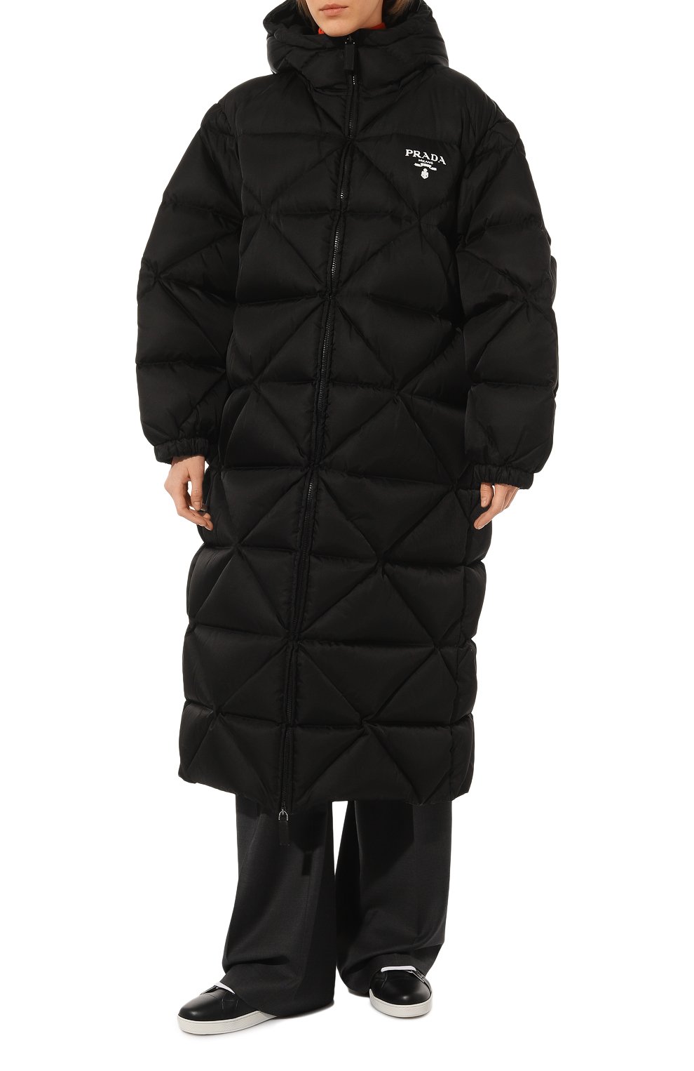 Пуховик PRADA черного цвета по цене 360000 руб., арт. 29X952-1WQ8-F0002-212, фото 3 Пуховик PRADA, арт. 29X952-1WQ8-F0002-212, фото 3