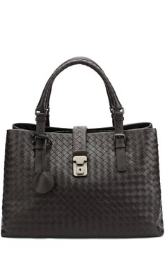 Женская сумка medium roma с плетением intrecciato  BOTTEGA VENETA темно-коричневого цвета, арт. 171265/VQ130 | Фото 1 (Сумки-технические: Сумки top-handle; Материал: Натуральная кожа; Материал сплава: Проставлено, Проверено; Статус проверки: Проверено, Проверена категория; Драгоценные камни: Проставлено; Размер: large)