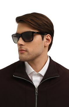 Женские солнцезащитные очки RAY-BAN черного цвета, арт. 4181-601/71 | Фото 2 (Материал внутренний: Не назначено; Региональные ограничения белый список (Axapta Mercury): Не проставлено, RU; Нос: Не проставлено; Тип очков: С/з)