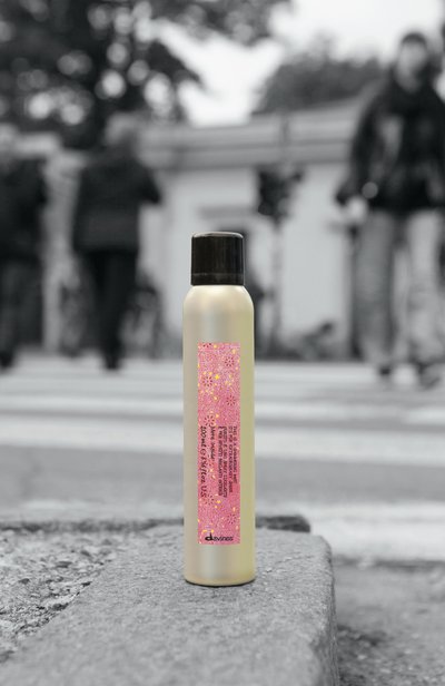 Мерцающий спрей more inside для исключительного блеска волос (200ml) DAVINES бесцветного цвета по цене 4370 руб., арт. 87072, фото 2 Мерцающий спрей more inside для исключительного блеска волос (200ml) DAVINES, арт. 87072, фото 2