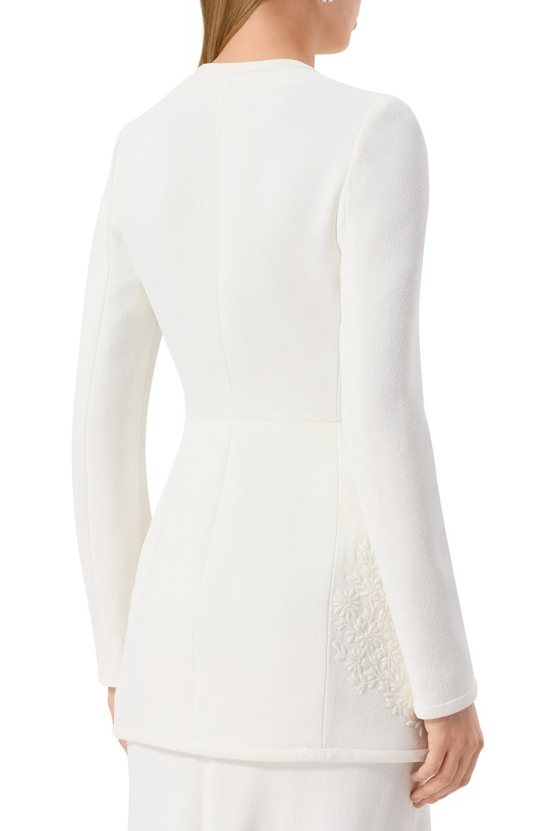 Женский жакет из вискозы GIAMBATTISTA VALLI белого цвета, арт. 25SSSVCA6020/91EMB | Фото 4 (Автоматизация ТО: Проставлено; Рукава: Длинные; Автоматизация состава: Проставлен�о; Материал внешний: Вискоза; Длина (для топов): Удлиненные; Женское Кросс-КТ: Жакет-одежда; Случай: Вечерний; 1-2-бортные: Однобортные; Стили: Классический)
